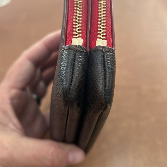 Coach double zip wristlet GUC large - Picture 7 of 7